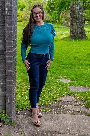 Unforgettable Family Portraits: Celebrating Love and Beauty at the International Peace Gardens
