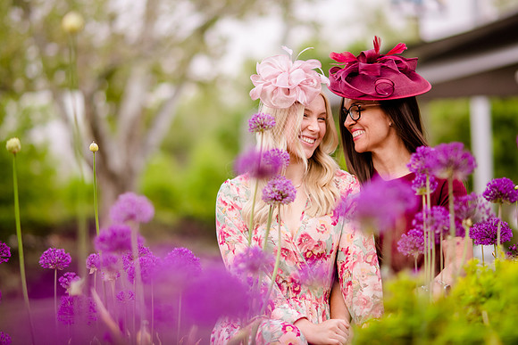 Unforgettable Family Portraits: Celebrating Love and Beauty at the International Peace Gardens