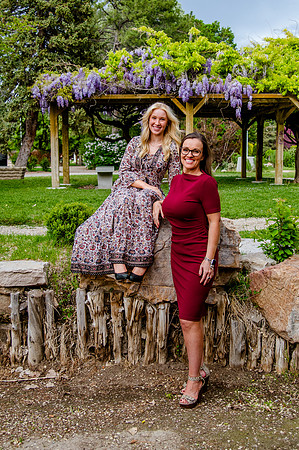 Unforgettable Family Portraits: Celebrating Love and Beauty at the International Peace Gardens