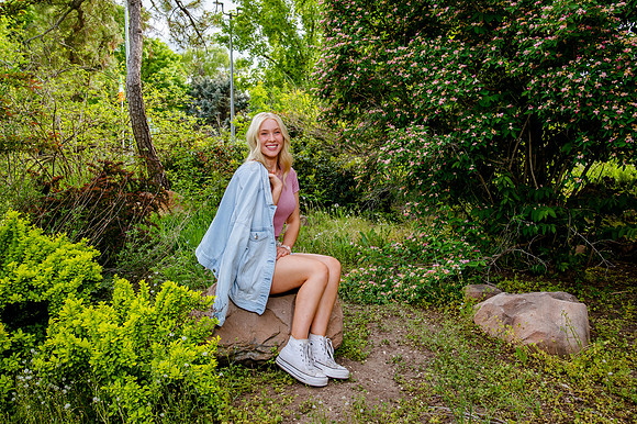 Unforgettable Family Portraits: Celebrating Love and Beauty at the International Peace Gardens