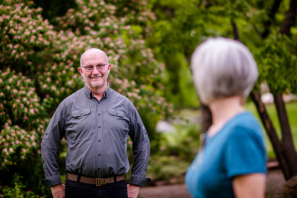 Unforgettable Family Portraits: Celebrating Love and Beauty at the International Peace Gardens