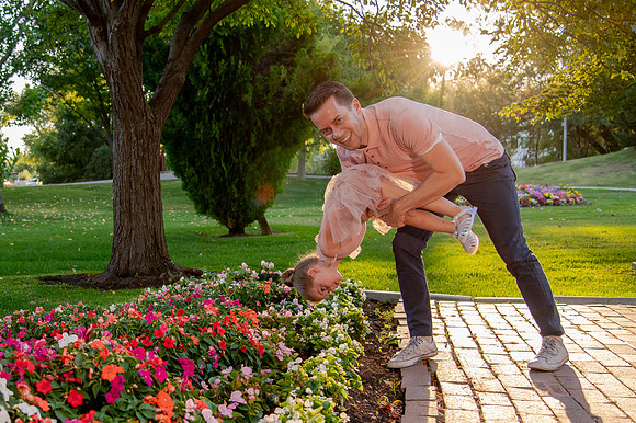 Golden Hour Family Portraits at the International Peace Gardens – The Boss Family1035
