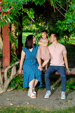 Golden Hour Family Portraits at the International Peace Gardens – The Boss Family721