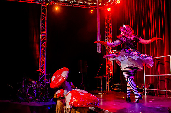 Mad Hatter's Tea Party112500