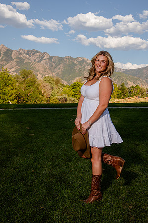 Family Portraits at Wheeler Farm: Alicia Peterson's Blended Family in the Glow of Sunset