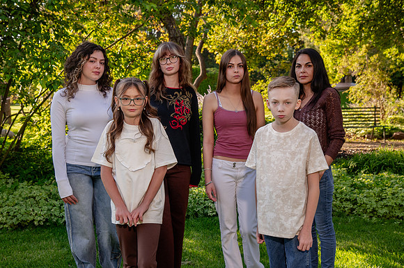 Kelly Lopez Family Portraits at International Peace Gardens in Salt Lake City, Utah9979-Edit