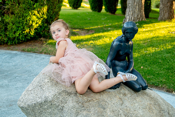 Golden Hour Family Portraits at the International Peace Gardens – The Boss Family816