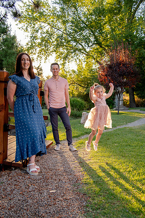 Golden Hour Family Portraits at the International Peace Gardens – The Boss Family1048
