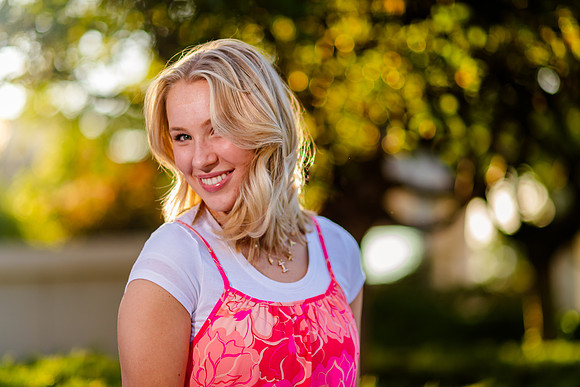 Missionary Photoshoot: Isabelle Petersen at Bountiful Temple