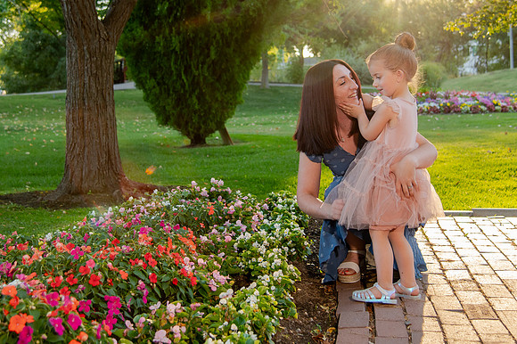 Golden Hour Family Portraits at the International Peace Gardens – The Boss Family1010