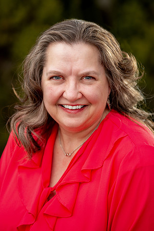 Christine Palmer: A Headshot Session with Personality & Creativity