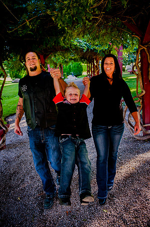 Family Pictues at the International Peace Gardens slc,utah-9754