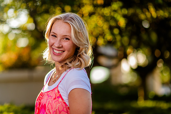 Missionary Photoshoot: Isabelle Petersen at Bountiful Temple