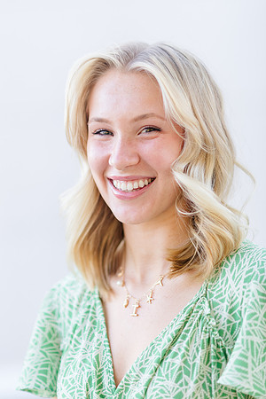 Missionary Photoshoot: Isabelle Petersen at Bountiful Temple