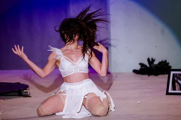 Birdlesque Takes Flight: Burlesque Meets Nature at Tracy Aviary’s Fundraising Cabaret