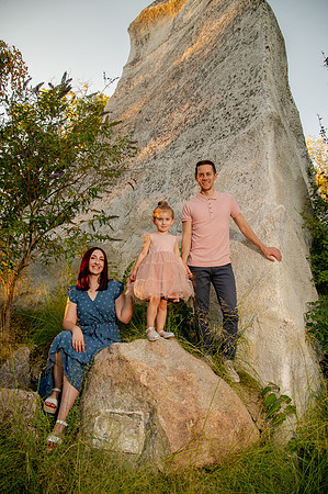 Golden Hour Family Portraits at the International Peace Gardens – The Boss Family1190