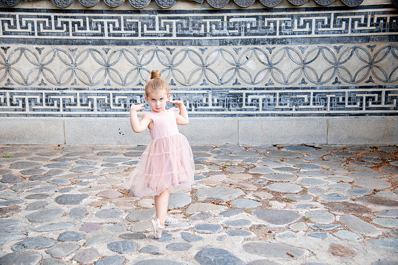 Golden Hour Family Portraits at the International Peace Gardens – The Boss Family860