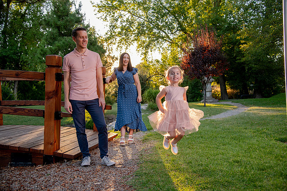 Golden Hour Family Portraits at the International Peace Gardens – The Boss Family1062