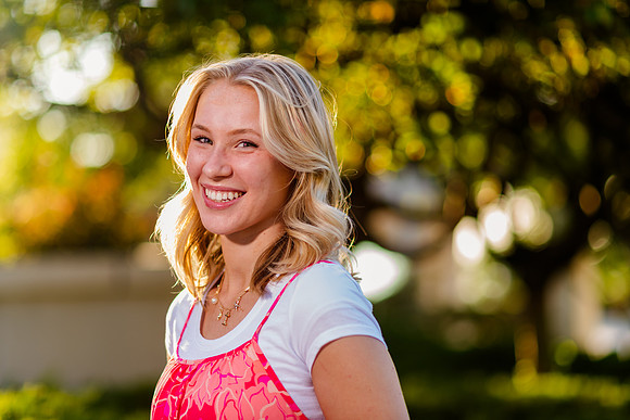 Missionary Photoshoot: Isabelle Petersen at Bountiful Temple