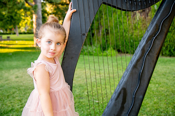 Golden Hour Family Portraits at the International Peace Gardens – The Boss Family853
