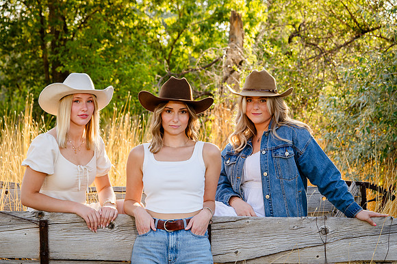 Family Portraits at Wheeler Farm: Alicia Peterson's Blended Family in the Glow of Sunset