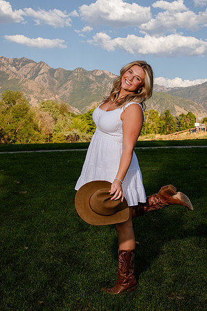 Family Portraits at Wheeler Farm: Alicia Peterson's Blended Family in the Glow of Sunset