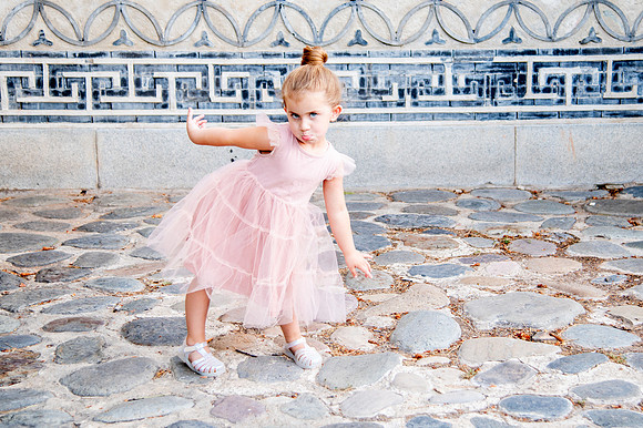 Golden Hour Family Portraits at the International Peace Gardens – The Boss Family890