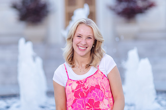 Missionary Photoshoot: Isabelle Petersen at Bountiful Temple