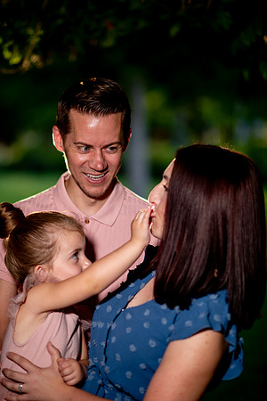 Golden Hour Family Portraits at the International Peace Gardens – The Boss Family8585