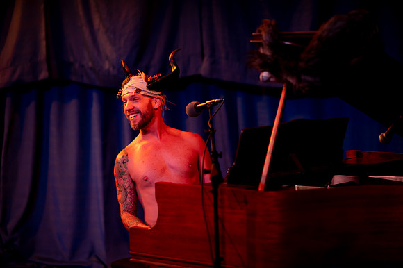 Kiki Cabaret53290