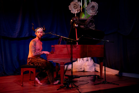 Kiki Cabaret53629