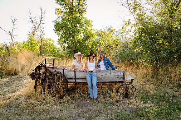 Family Portraits at Wheeler Farm: Alicia Peterson's Blended Family in the Glow of Sunset
