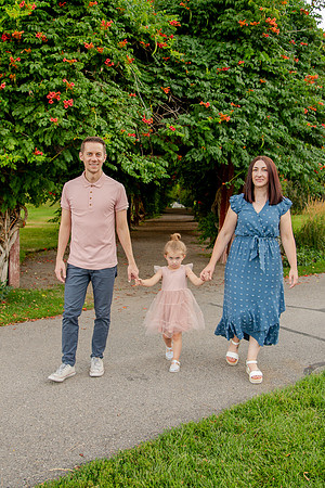 Golden Hour Family Portraits at the International Peace Gardens – The Boss Family1125