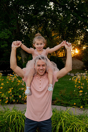Golden Hour Family Portraits at the International Peace Gardens – The Boss Family1286