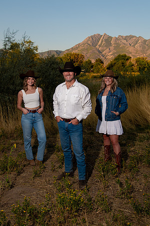 Family Portraits at Wheeler Farm: Alicia Peterson's Blended Family in the Glow of Sunset