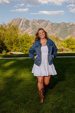 Family Portraits at Wheeler Farm: Alicia Peterson's Blended Family in the Glow of Sunset