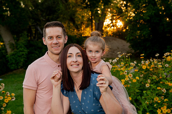 Golden Hour Family Portraits at the International Peace Gardens – The Boss Family1258