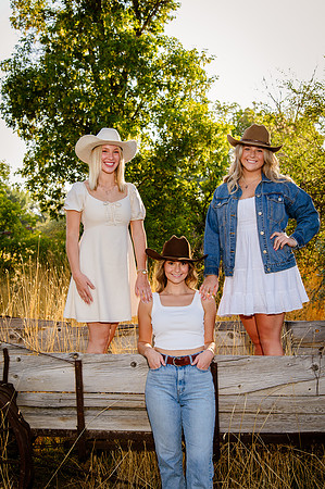 Family Portraits at Wheeler Farm: Alicia Peterson's Blended Family in the Glow of Sunset