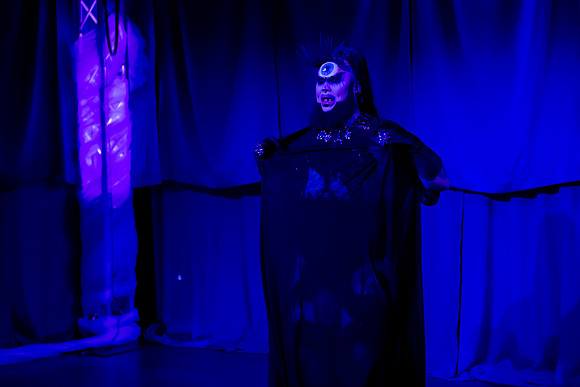 Kiki Cabaret54943
