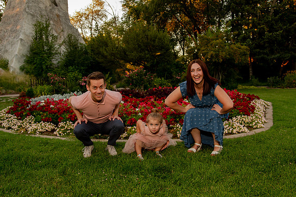 Golden Hour Family Portraits at the International Peace Gardens – The Boss Family1242