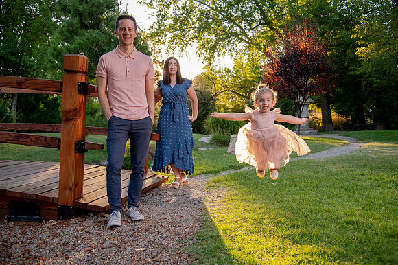 Golden Hour Family Portraits at the International Peace Gardens – The Boss Family1055