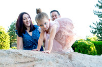 Golden Hour Family Portraits at the International Peace Gardens – The Boss Family704