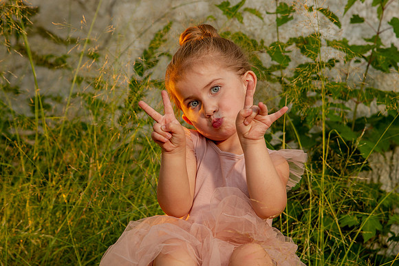 Golden Hour Family Portraits at the International Peace Gardens – The Boss Family1177