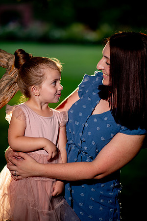 Golden Hour Family Portraits at the International Peace Gardens – The Boss Family8569