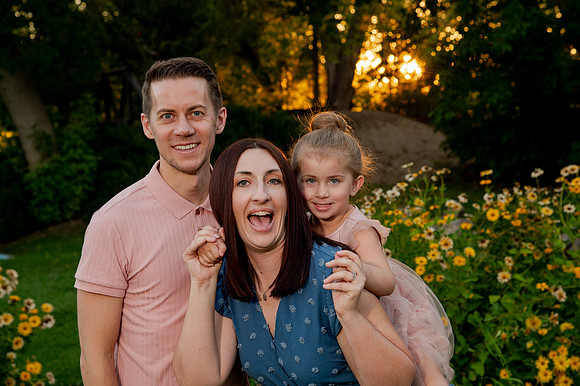 Golden Hour Family Portraits at the International Peace Gardens – The Boss Family1264