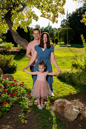 Golden Hour Family Portraits at the International Peace Gardens – The Boss Family659