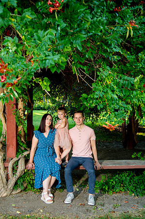 Golden Hour Family Portraits at the International Peace Gardens – The Boss Family720
