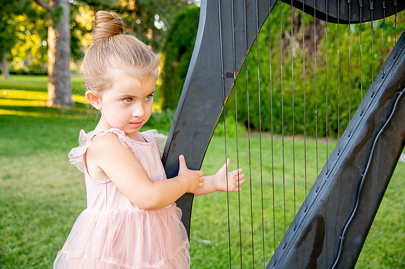 Golden Hour Family Portraits at the International Peace Gardens – The Boss Family847