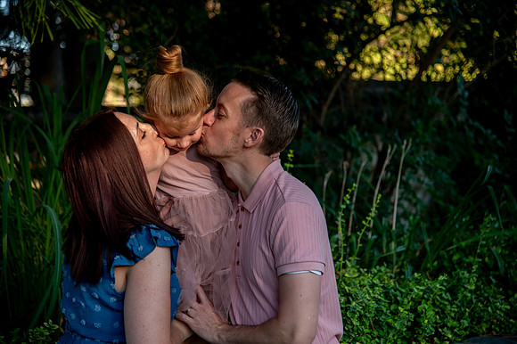 Golden Hour Family Portraits at the International Peace Gardens – The Boss Family928