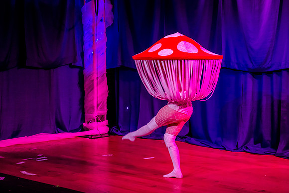 Kiki Cabaret53800